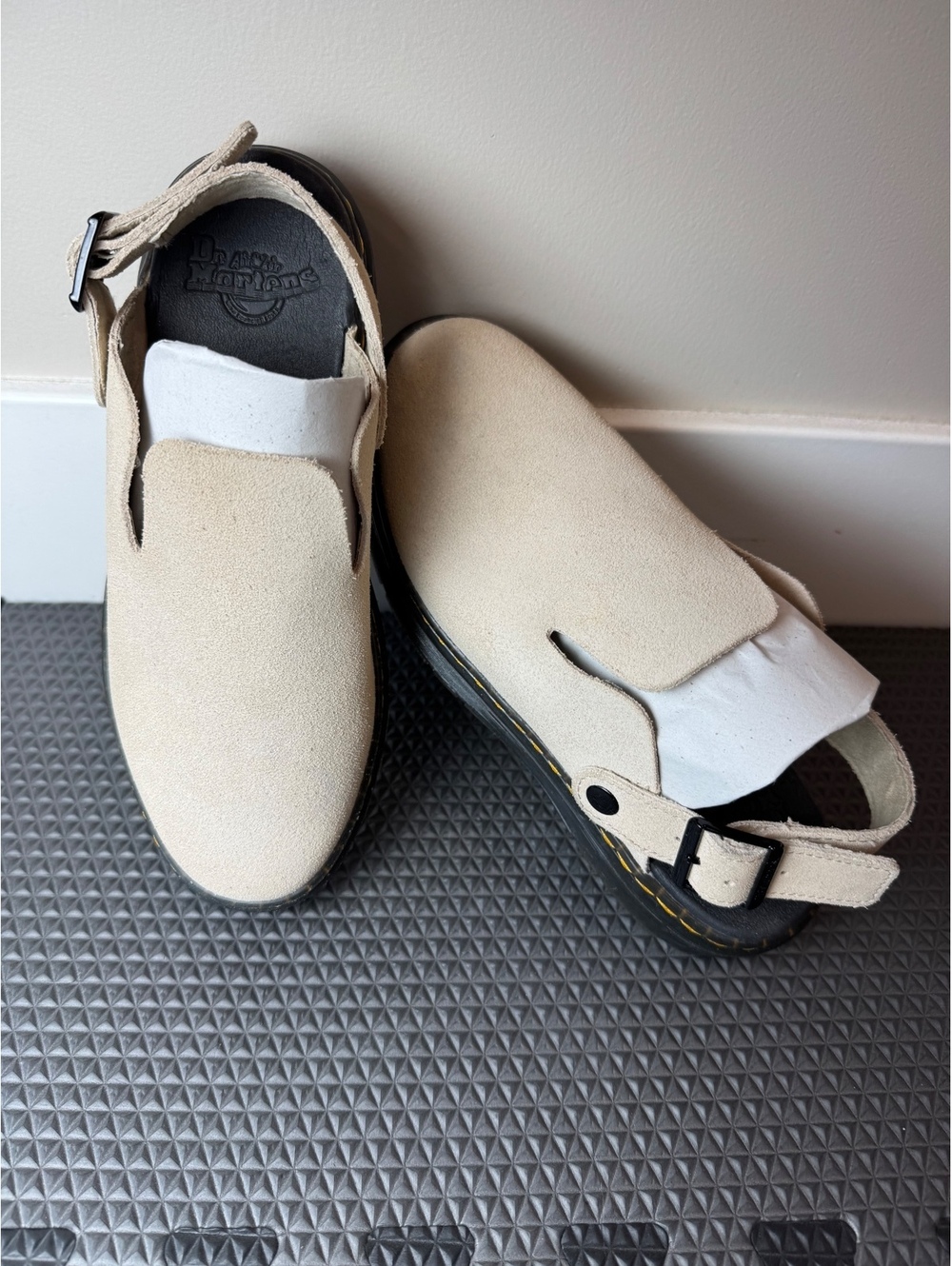 Doc Dr. Martens Carlson Slingback Clogs Mules Women’s 7 Men’s 6 Warm Sand NEW - Picture 5 of 8